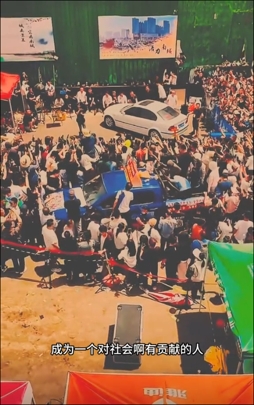 两周涨粉千万,日入百万,但“郭有才”开始遭到流量反噬了? 两周涨粉千万,日入百万,但“郭有才”开始遭到流量反噬了?