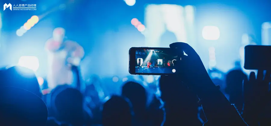 58岁抽象女网红,成了演唱会“天后” 58岁抽象女网红,成了演唱会“天后”