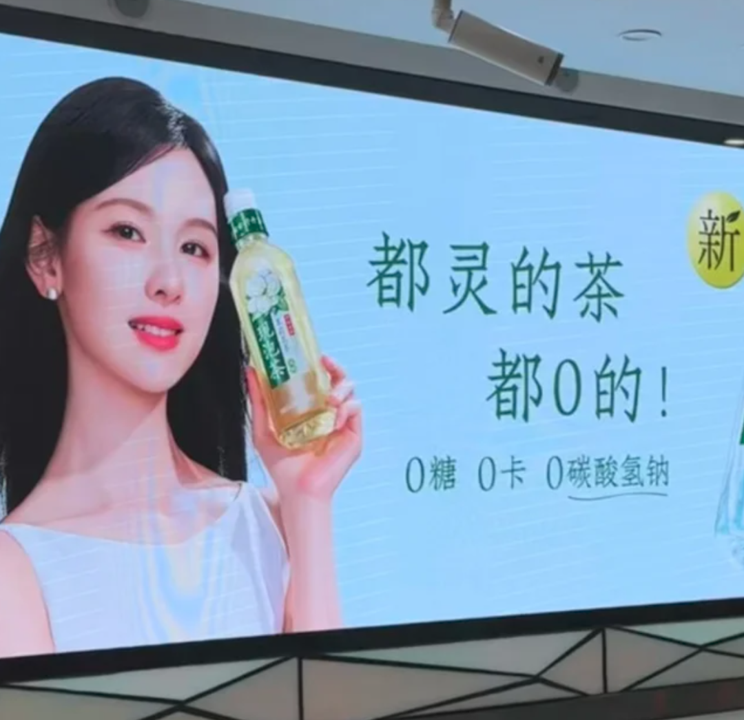 蓝黄大战不能停,这届明星靠名字就能躺赢…… 蓝黄大战不能停,这届明星靠名字就能躺赢……