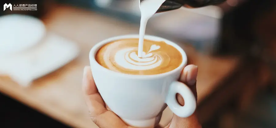 瑞幸联名的两条丑鱼,让百万打工人疯狂上头!(一文讲透IP联名玩法) 瑞幸联名的两条丑鱼,让百万打工人疯狂上头!(一文讲透IP联名玩法)